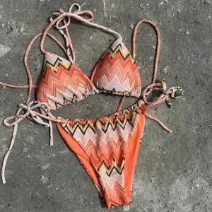 Helt oanvänd bikini från Design BY Si🪸 storlek S i den oranga färgen