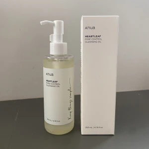 Cleansing oil - Anua cleansing oil. Endast testad 1 gång!! Fick hem den precis från meds men har ångrat mig