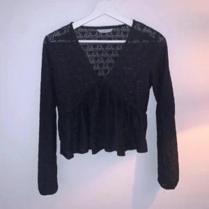 Svart blus - Såååå fin!! Köptes på only butiken 😇