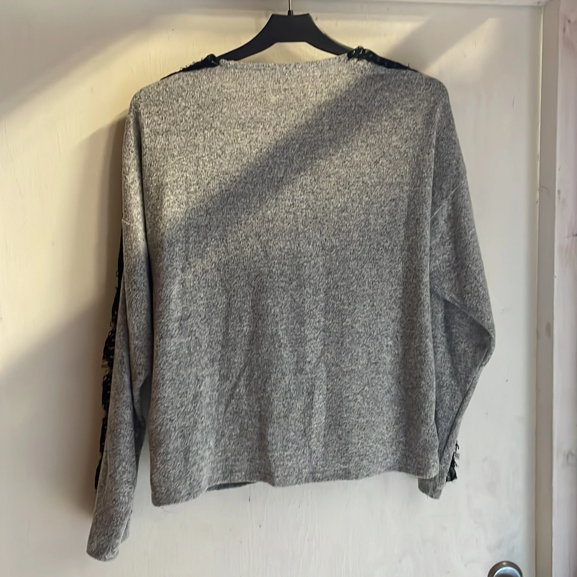 Grå långärmad tröja   - 90