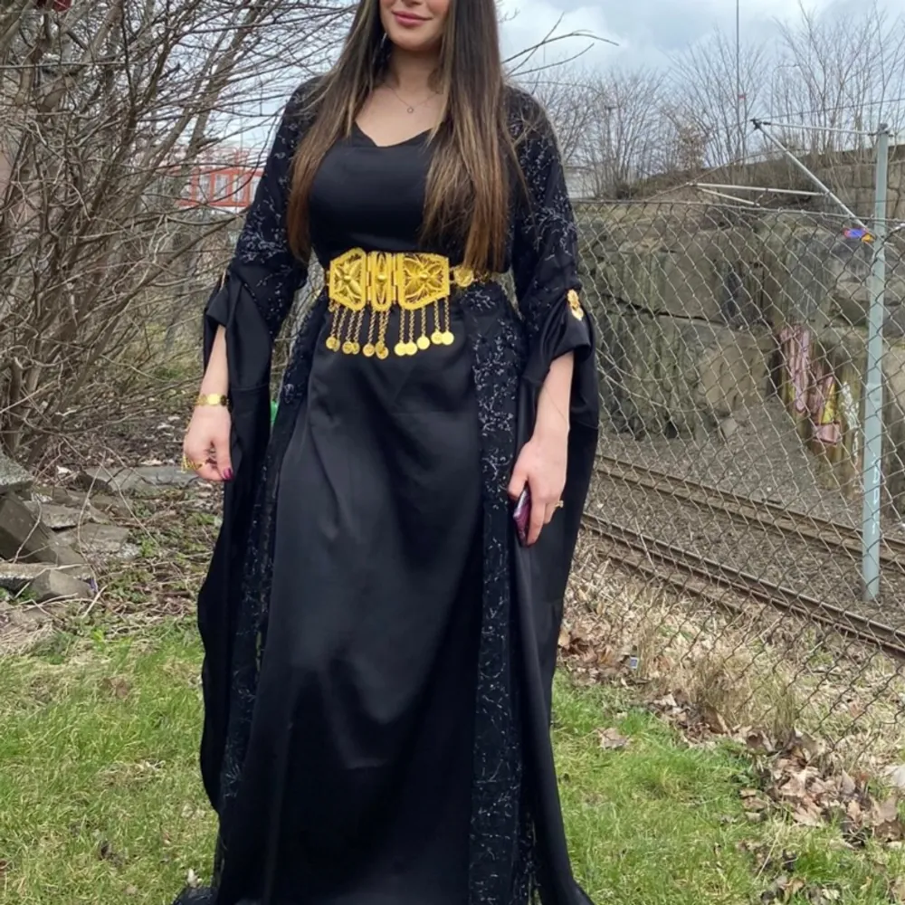 Kurdisk klänning i ny skick. Använd i några timmar. . Klänningar.