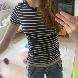 Randig T-shirt - Randig t-shirt som knappt är använd, säljer för jag aldrig använder den. Storlek XS men passar S också 🎀💕