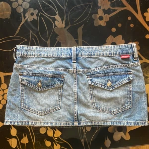 Minikjol  - Storlek 40, true to size! 