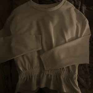 vit blus - en vit gullig blus. 🤍