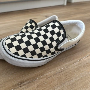 Rutiga vans skor!💓 - Mycket bra skick! Använd få antal gånger!💕 Nypris 500kr💞