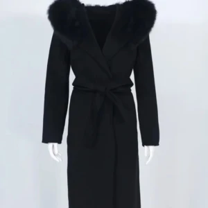 Garoff pälskappa  - Använd endast 1 gång, lång modell i storlek M men är ganska stor i storleken så passar även L. Avtagbar pälskrage, äkta. Nypris 2999kr