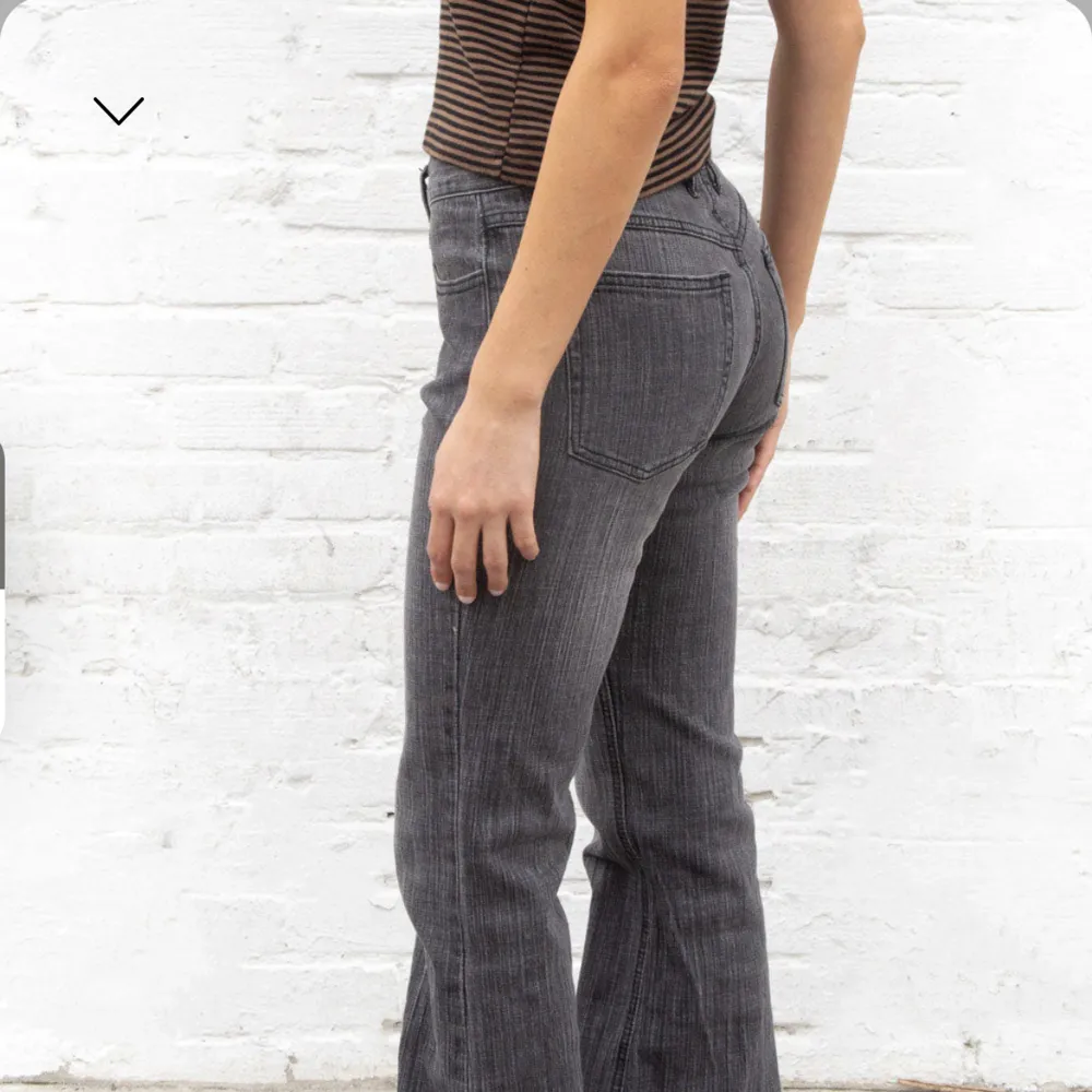 Säljer mina jättefina gråa lågmidjade jeans🩷Säljer då jag har ett par liknande🩷Köparen står för frakt!💕. Jeans & Byxor.