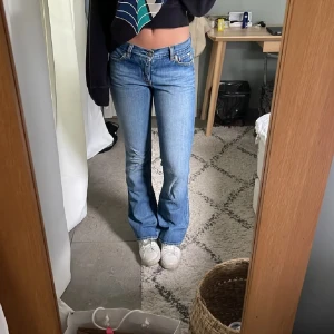 34 - Snygga lågmidjade jeans