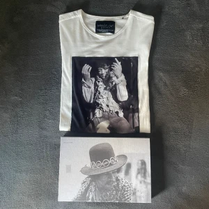 Limitato T-shirt - Tjena!!! Säljer en riktigt snygg Limitato T-shirt som är perfekt till sommaren. Nypris på denna ligger på ca 2000kr, säljer nu för endast 749kr! Den är storlek S. Den är sparsamt använd och i bra skick. Pris kan diskuteras vid en snabb affär!🙌 