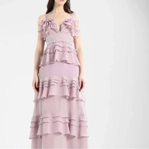 True Decadence klänning - Säljer denna superfina balklänning! Köptes på Zalando för några månader sen. Nypris 1600kr, säljer för 1100kr😊Aldrig använd. Säljer pga vill ha en annan