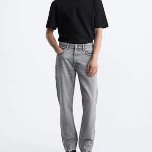 Helt nya gråa zara jeans med perfekt passform   Helt ny!