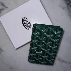 Säljer en helt ny Goyard plånbok i färgen grön.
