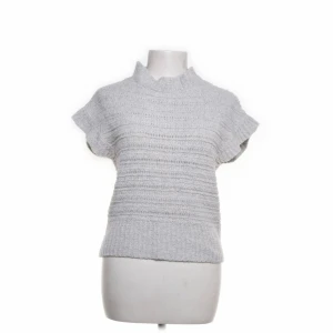 Stickad T-shirt  - Bra skick, inga defekter, sticks inte 