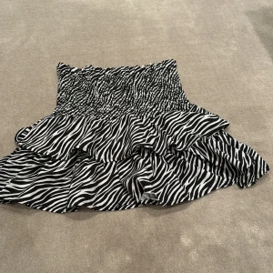 zebra kjol - En fin kjol som nästan aldrig andvänts.