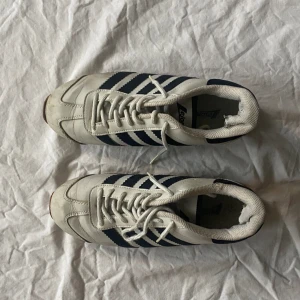 Vintage sneakers  - Skit snygga sneakers som liknar adidas sambas.