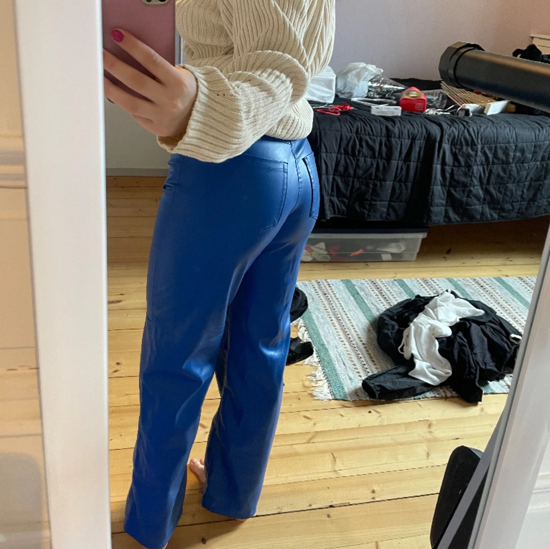 Blå skinnbyxor - 91