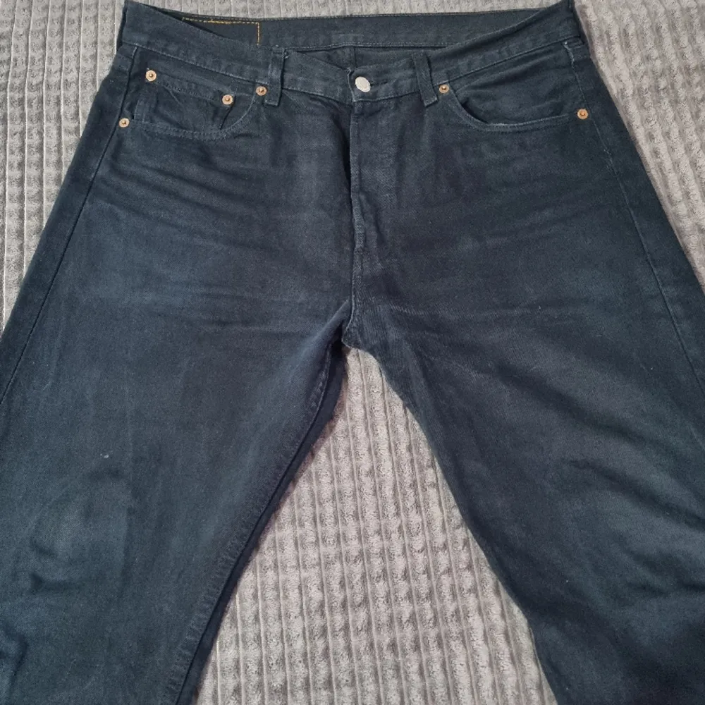 Vintage Levis baggy jeans 501, använde några gånger men inga hål. Helt nya typ . Jeans & Byxor.