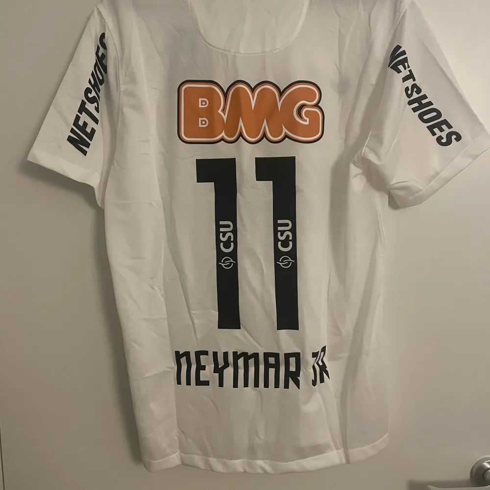 Helt ny Neymar JR tröja när han spelade i Santos . T-shirts.