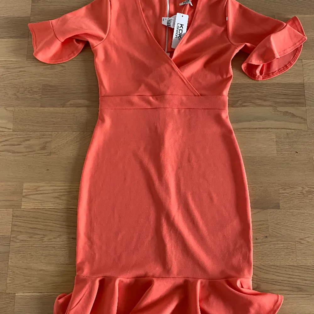 En väldigt fin oanvänd klänin som köpte från UK, säljas för 200kr. Stl S/M. . Klänningar.