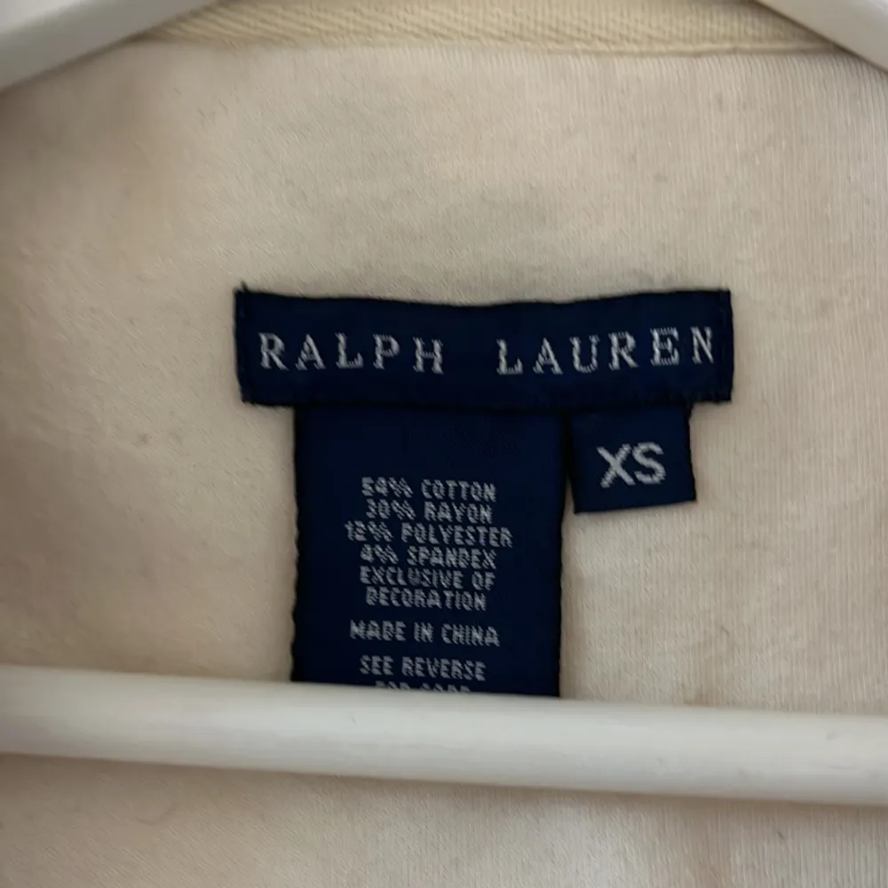 Kofta från Ralph Lauren, storlek xs. . Tröjor & Koftor.