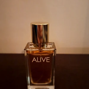 Parfym från Hugo BOSS - Säljer en parfym från Huga BOSS Använd fåtal gånger!   Inköpt i slutet av 2023