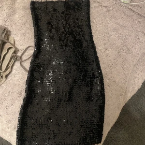 Cocktail klänning  - Paljettklänning aldrig använd 💕