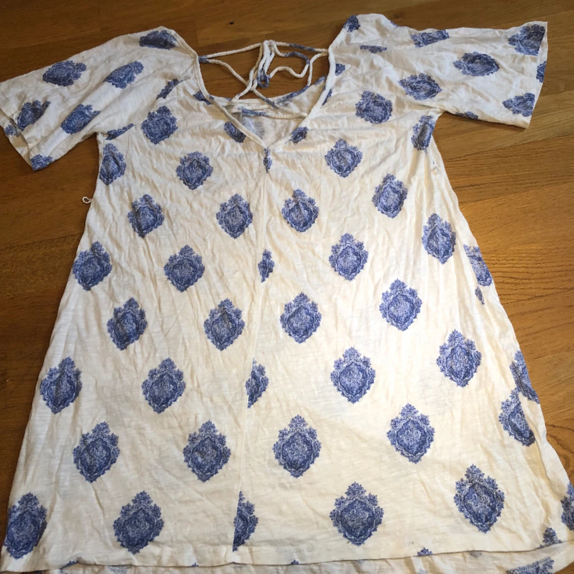 Gullig klänning  - 90