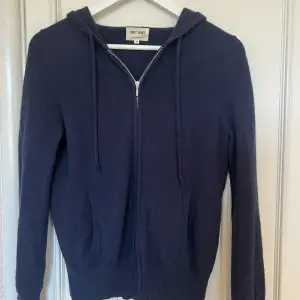 Zip hoodie från Soft Goat🥰 Storlek M men liten i storleken. Nypris 2500