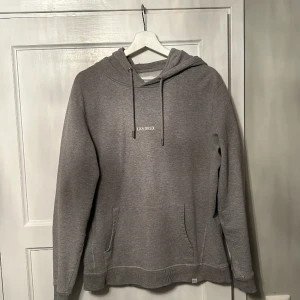 Les deux - Storlek L  Använd men bra skick. Köpt i butik för 1200kr 