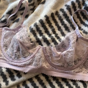 Pastell lila bh  - Supersöt bh från h&m. Aldrig använd