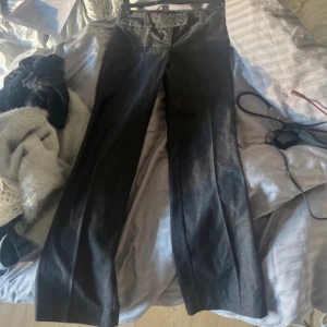 lowwaist/lågmidjade kostymbyxor  - Jättefina lågmidjade raka kostymbyxor! Står inget märke