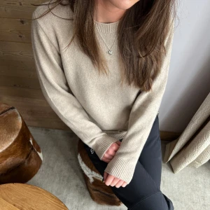 Green Stitch UF Tröjor  - Imorgon släpps de snyggaste kashmirtröjorna som alla behöver på Green Stitch UF:s instagram (greenstitchuf)!!!! Gå in och följ och var redo på droppet så du kan beställa din tröja. Mer info finns på instagram💕💕💕💕💕