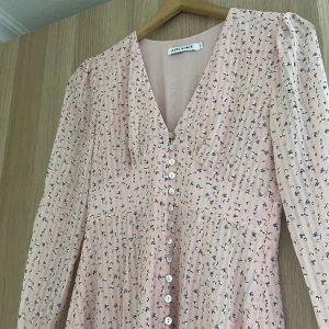 Adoore klänning  - Adoore klänning använd ett fåtal gånger 