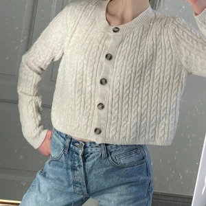 Urban Outfitters cropped kofta - Urban Outfitters cropped kofta. Använd, perfekt skick