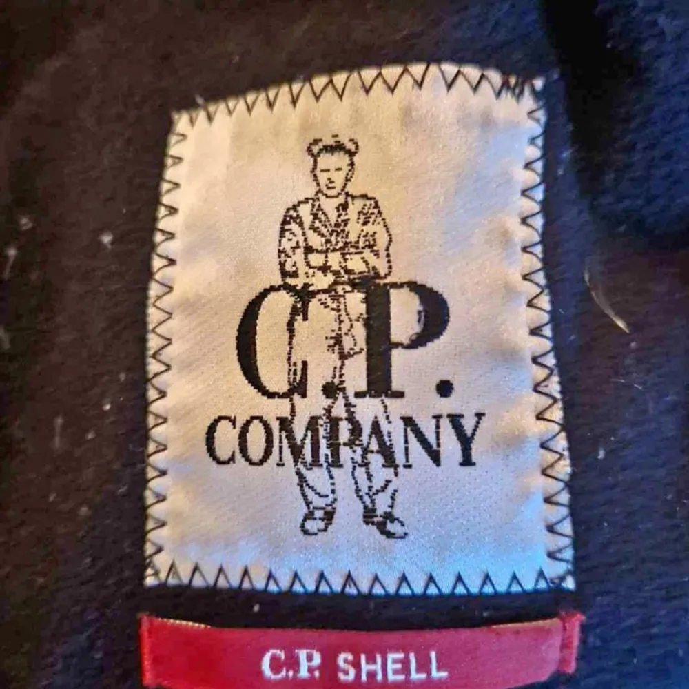 Cp Company jacka säljs pga har ingen användning för den längre den har inga hål eller skador. Jackor.