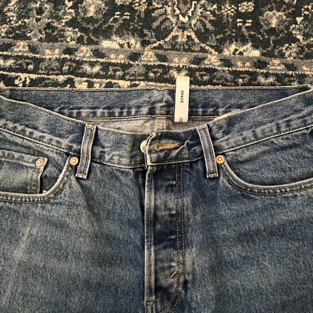 Snygga jeans från weekday, strl 30:32 Weekday space. . Jeans & Byxor.