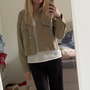 Grön jeansjacka - Jätte fin grön jeansjacka köpt secondhand❤️