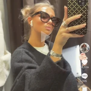 Chimi 08 black - Intresse check på mina Chimi 08 black/x14!  Oanvända, dessa är alltså inte ens testade, endast öppnat för bilder! Super fina, tyvärr används de inte då de inte ser bra ut på mig! Bara att höra av sig vid frågor💖 Nypris:1400. BYTER INTE