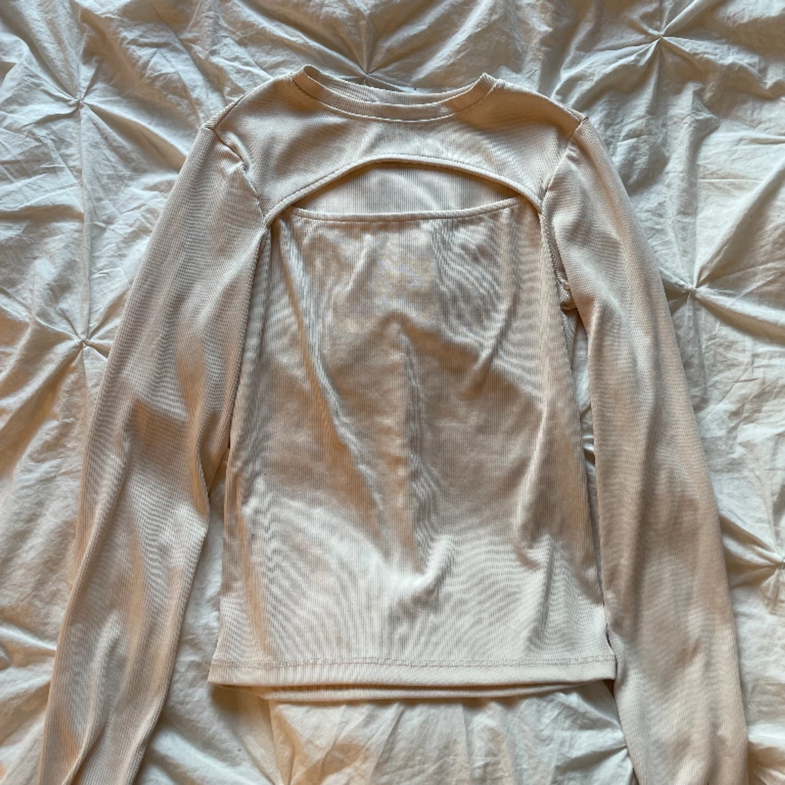 Söt beige/ljusrosa långärmad med urring - 90