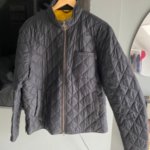 Barbour jacka i storlek L - Barbour jacka i storlek L i väldigt bra skick
