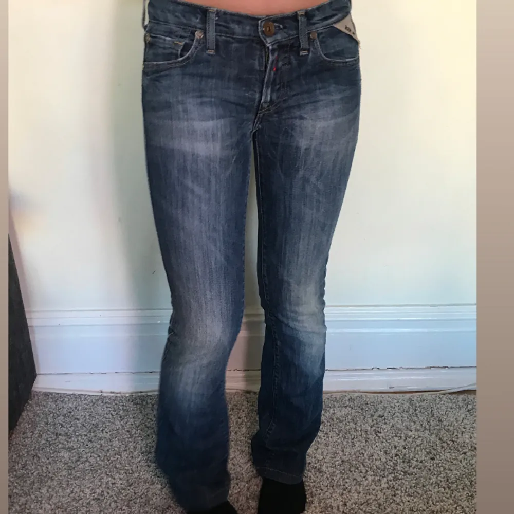 Replay vintage bootcut jeans! Midja 25, längd 32. . Jeans & Byxor.
