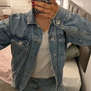 Jeans jacka - Oversize jeansjacka. Nyskick💗