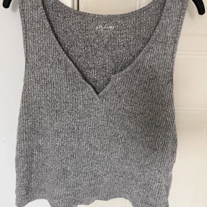 Linne  - Grått linne från Hollister i storlek xs🤍 Passar även S🤍 