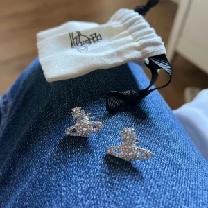 Vivienne Westwood Örhängen - Använda en gång Cond 10/10