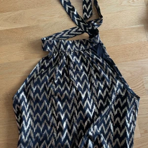 Halterneck topp - Halterneck topp ifrån shein, oanvänd