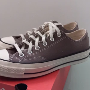 Converse låga  - Bara provade hemma, nya kommer i orginal kartobg 
