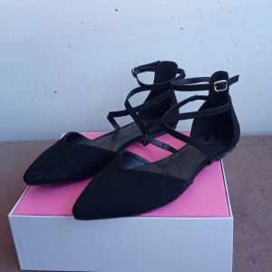 Anna Field finskor - Skor från Anna Field. Storlek 42 men passar mer som 41 skulle jag säga. Använda 1 gång!! (Låda finns inte).