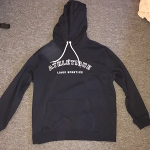 mörkblå hoodie  - använd 5 gånger storlek M