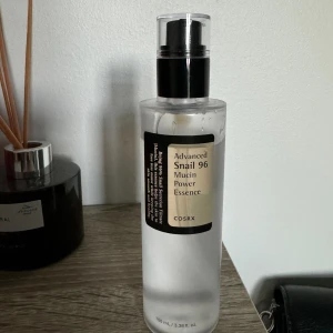 Cosrx snigelslem  - Det virala snigelslemet. Är användt nån gång men nästan allt är kvar. Köpte för 299kr på H&M. Pris kan diskuteras 😊