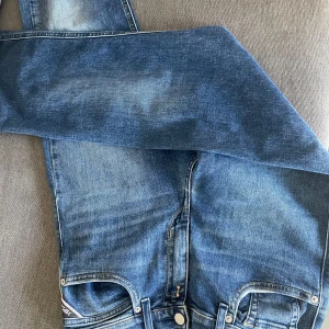 Replay Bundel - Säljer två par as feta Replay jeans, kom privat för fler frågor och bilder